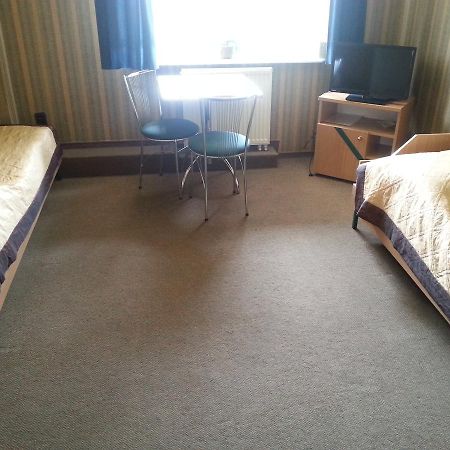 Max Na Terenie Stacji Mol Hotel Radzymin Buitenkant foto