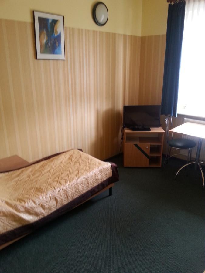 Max Na Terenie Stacji Mol Hotel Radzymin Buitenkant foto