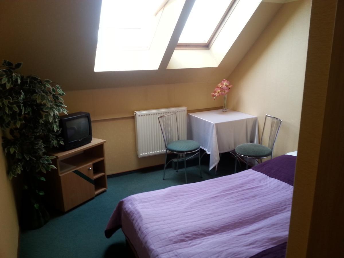 Max Na Terenie Stacji Mol Hotel Radzymin Buitenkant foto