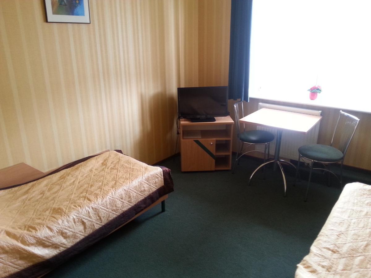 Max Na Terenie Stacji Mol Hotel Radzymin Buitenkant foto